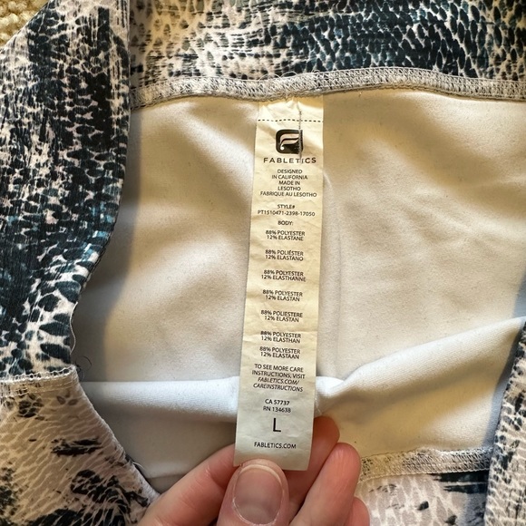 Women’s fabletics size large leggings - Picture 2 of 2